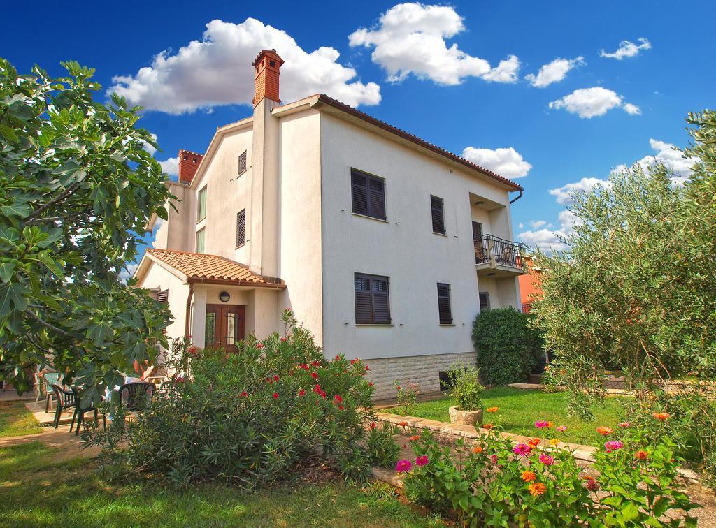 Apartments Nera Фажана Екстер'єр фото